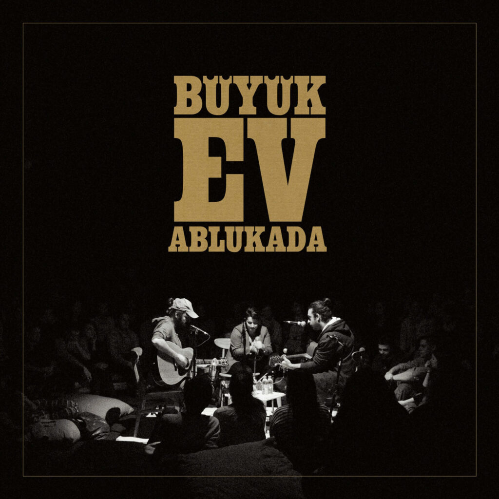 Büyük Ev Abukada - Ay Şuram Hala Ağrıyor Çıplak Ayaklar Kumpanyası Stüdyo Kapak